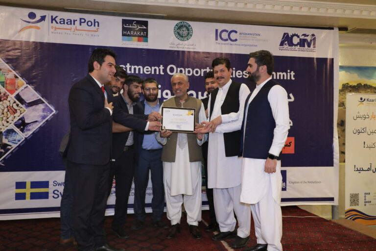 Siam Pasarly, a renowned advocate for Afghan business and entrepreneurship, has been bestowed with a prestigious recognition – an appreciation letter awarded by Nisar Ahmad Faizi Ghoryani, the Minister of Industries and Commerce of Afghanistan. This momentous occasion unfolded during a prominent business conference, witnessed by a distinguished audience of leading Afghan business figures. The conferment serves as a powerful testament to Pasarly's unwavering dedication and impactful contributions to the Afghan economy.